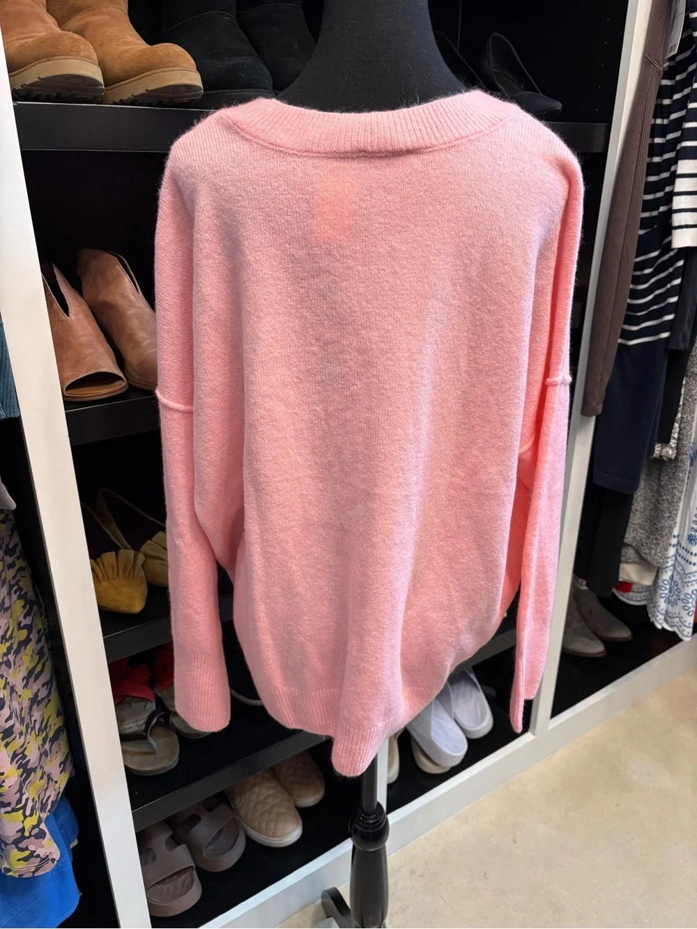 🆕🎉NWT Vince Camuto Pink Sweater with Red Heart - Picture 4 of 8